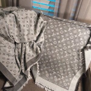 Louis Vuitton Wrap 56 X 56